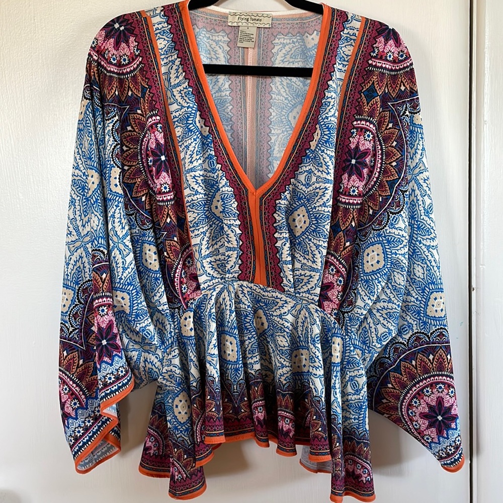 Flying Tomato v neck ladies top in size small